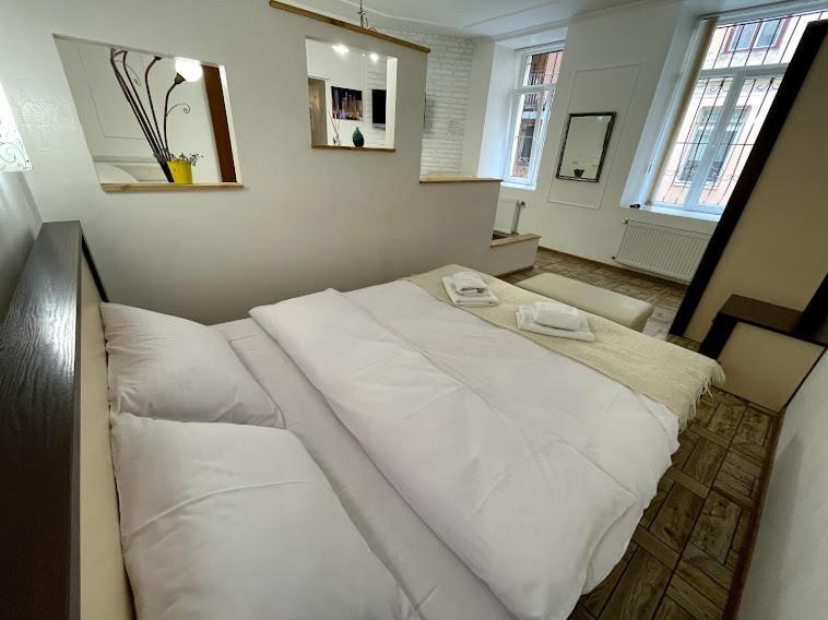 White Rooms On City Center Lviv Exterior photo
